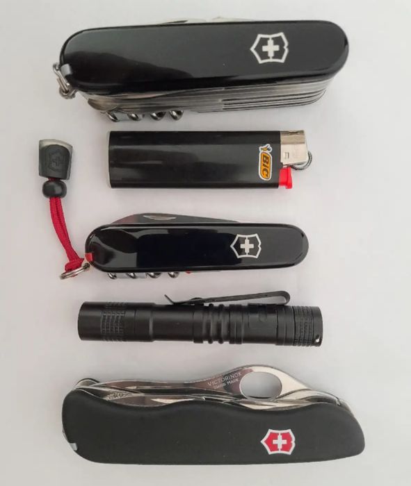 Scyzoryk Victorinox SwissChamp 33 funkcje,plus etui.