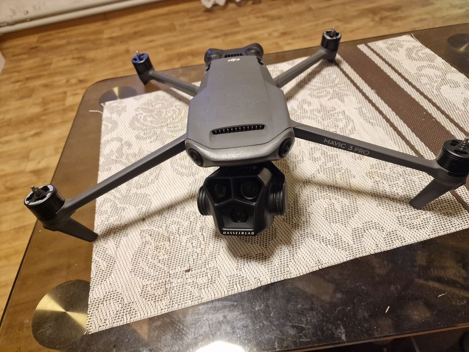 Квадрокоптер DJI Mavic 3 Pro