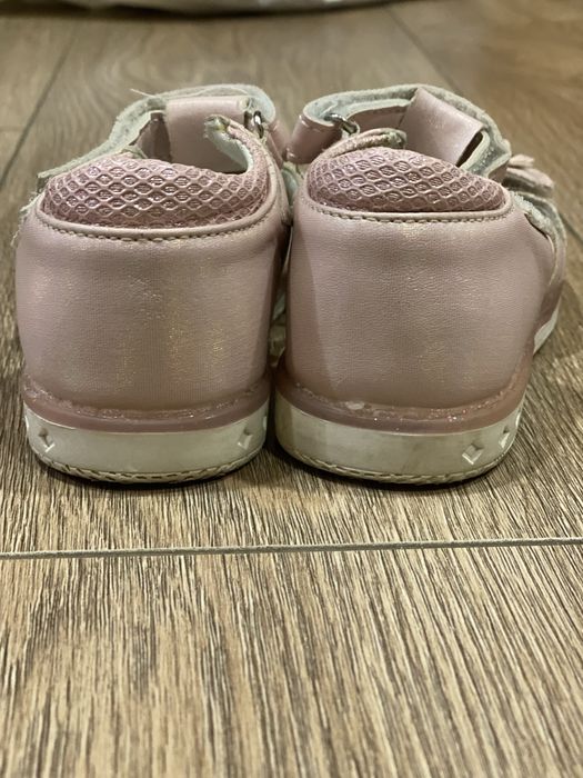 Босоніжки для дівчинки