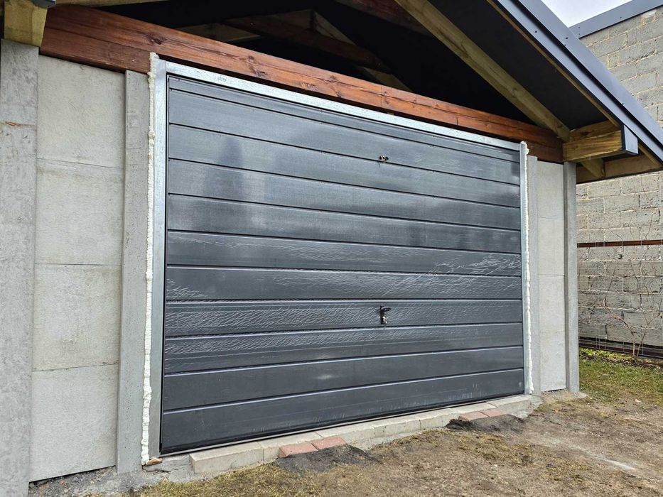 Brama garażowa uchylna Brąz połysk 2530 x 2100mm T7 + furtka