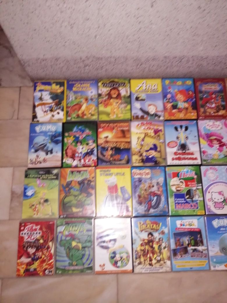 Lote de 32 filmes de animação 10€