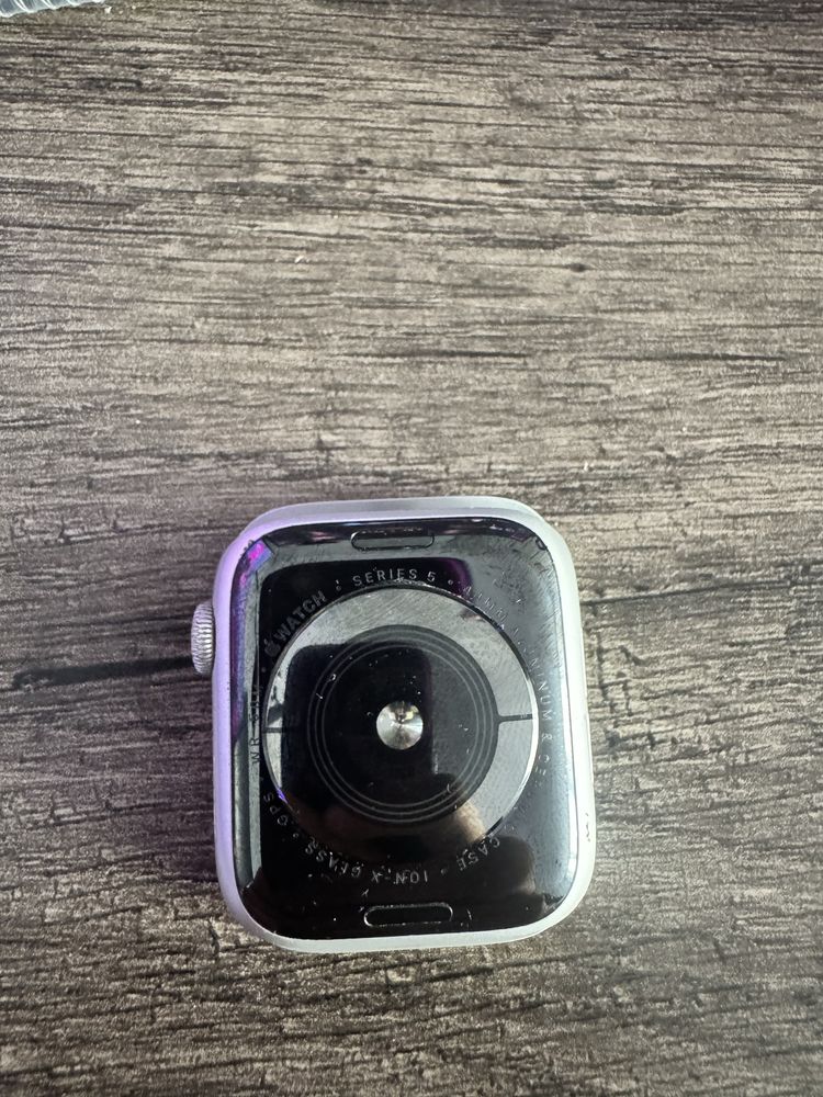 Apple Watch Series 5 44 mm + 3 paski
