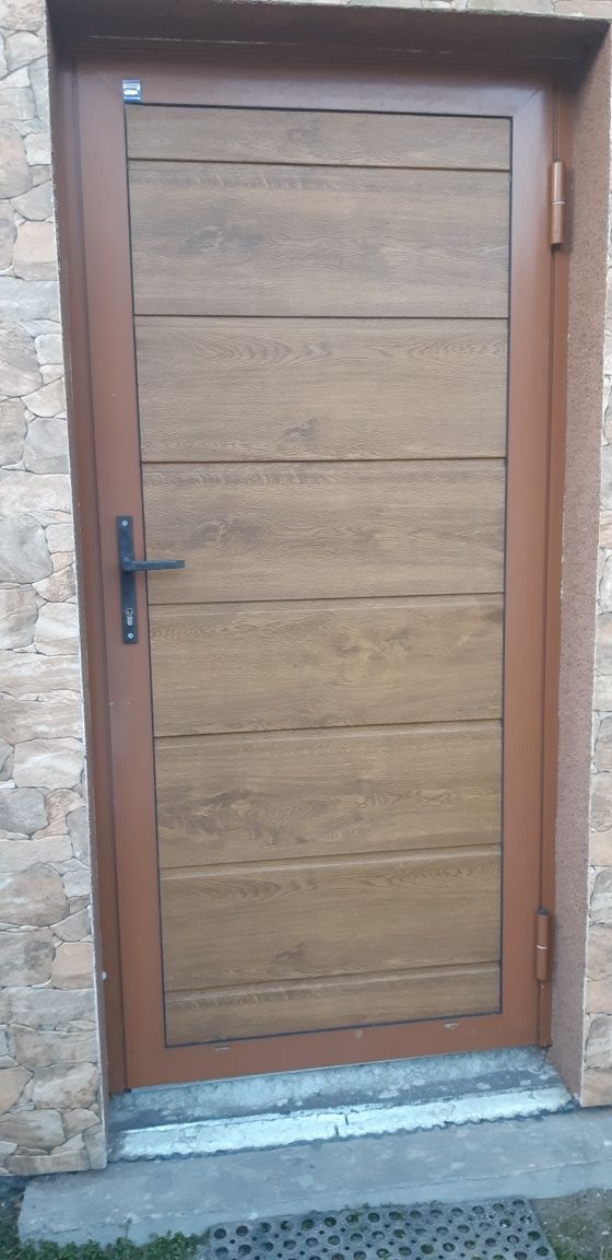 Drzwi panelowe aluminiowe Wiśniowski.