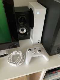 Xbox series S, 3 pady, stacja ładujaca