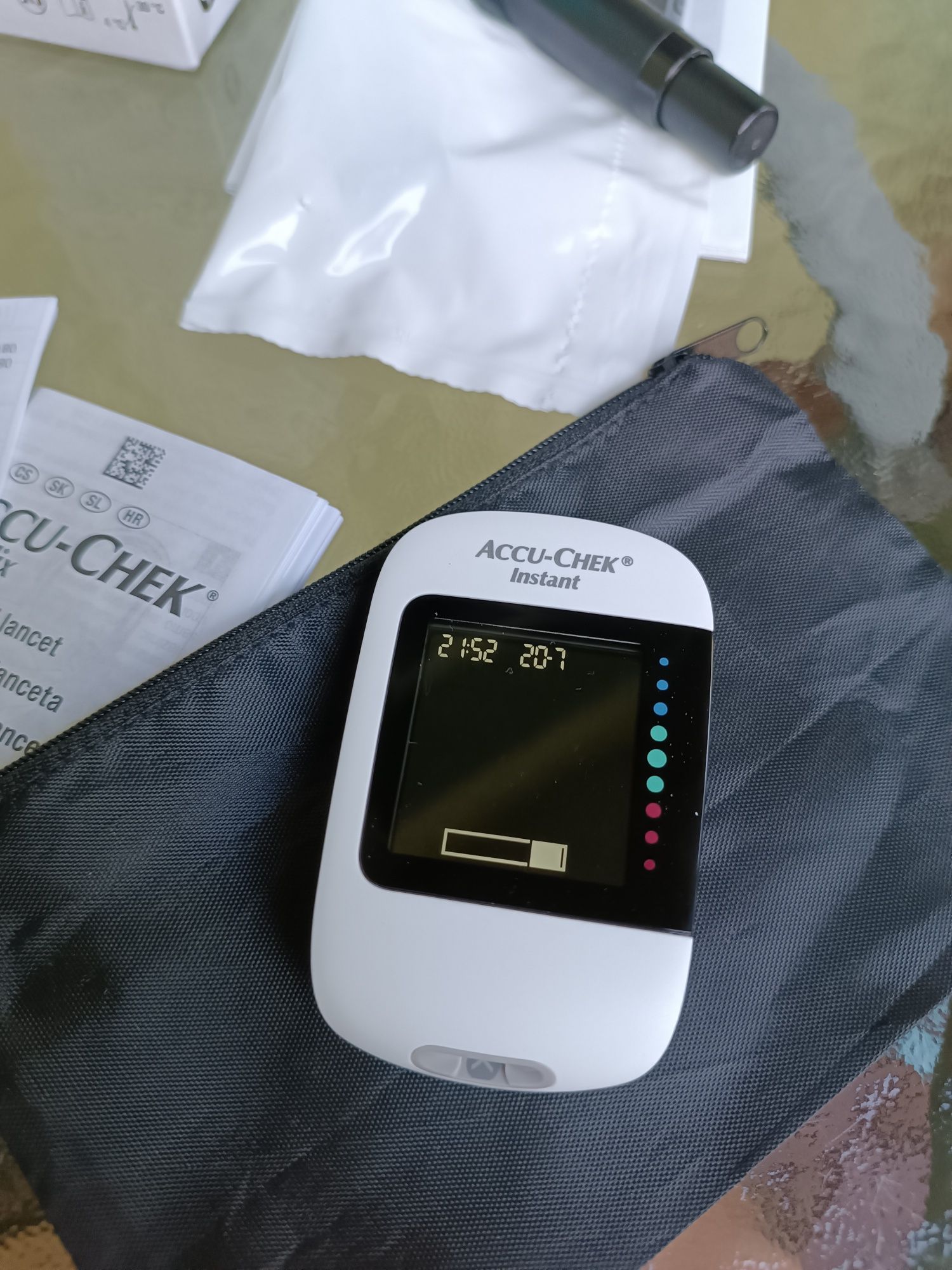 Nowy glukometr Accu-Chek instant