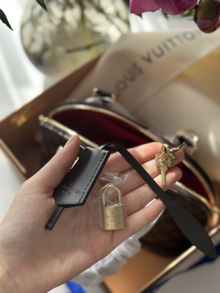Сумка Louis Vuitton Alma
