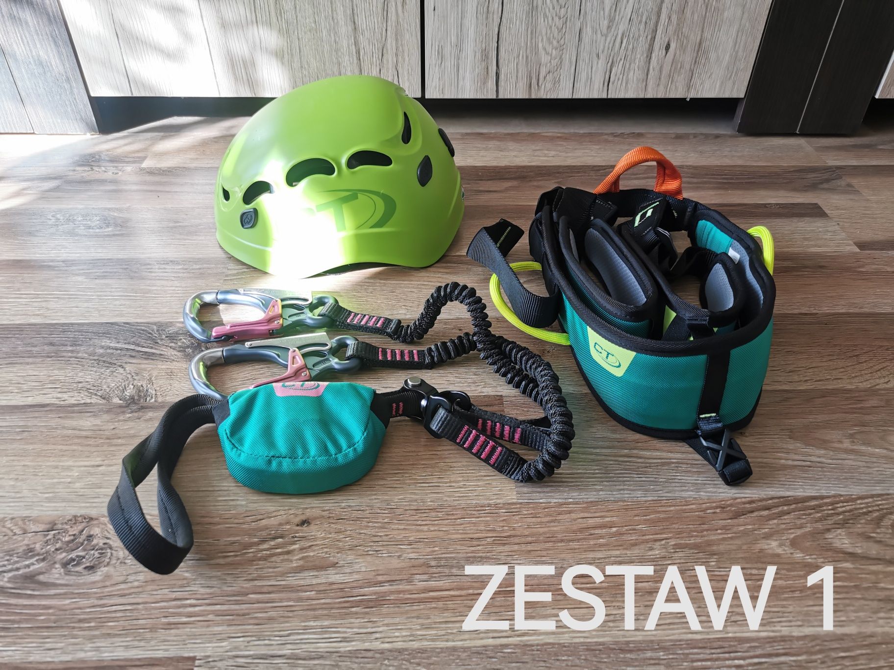 Zestaw sprzętu via ferrata (uprząż, lonża, kask) - 2 komplety