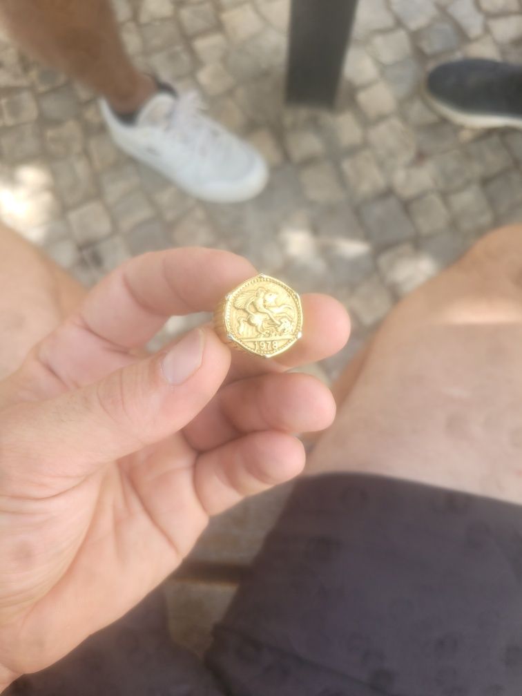 Anel Libra de prata banhada em ouro de 19k