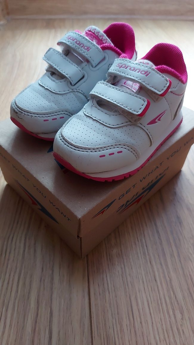 Adidasy Sprandi rozmiar 22. Dziewczęce