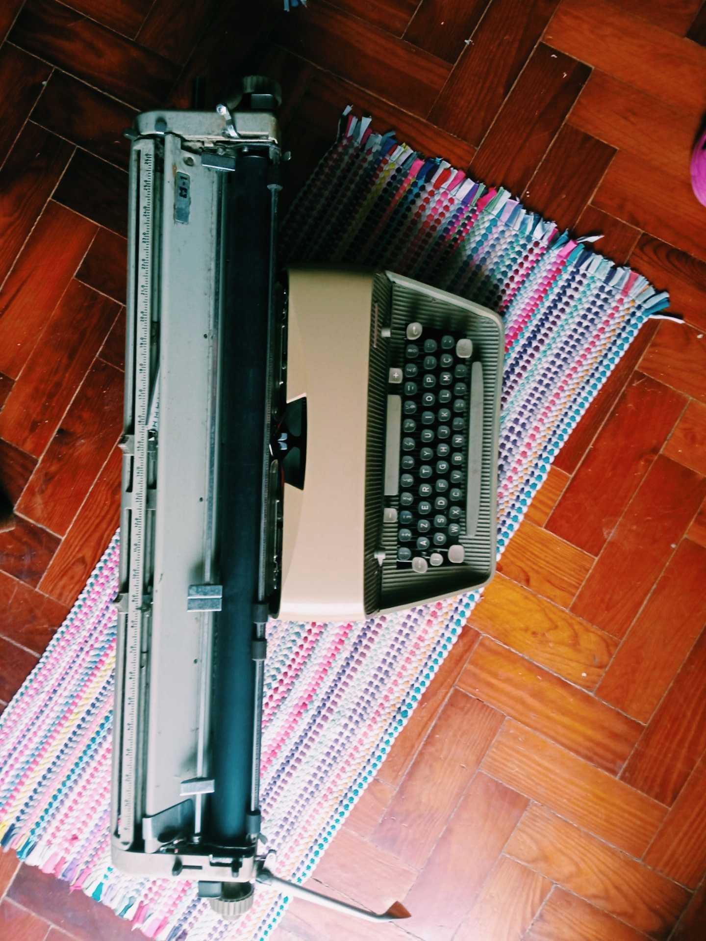 Máquina de escrever