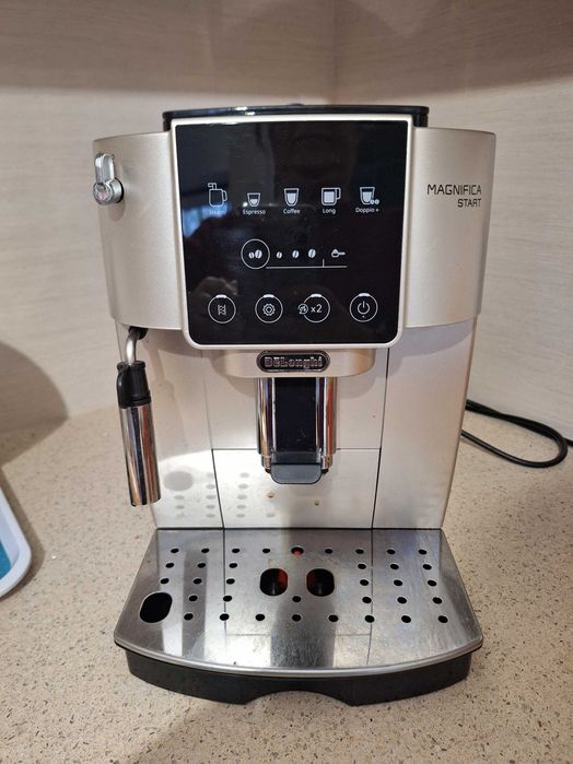 Máquina de café Delonghi MAGNIFICA START