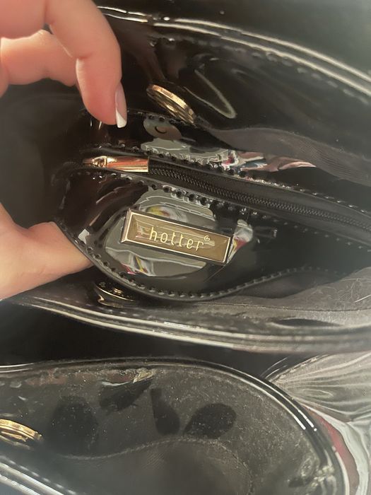 Продам кожаную лаковую фирменную сумку боченком! С множеством отделени