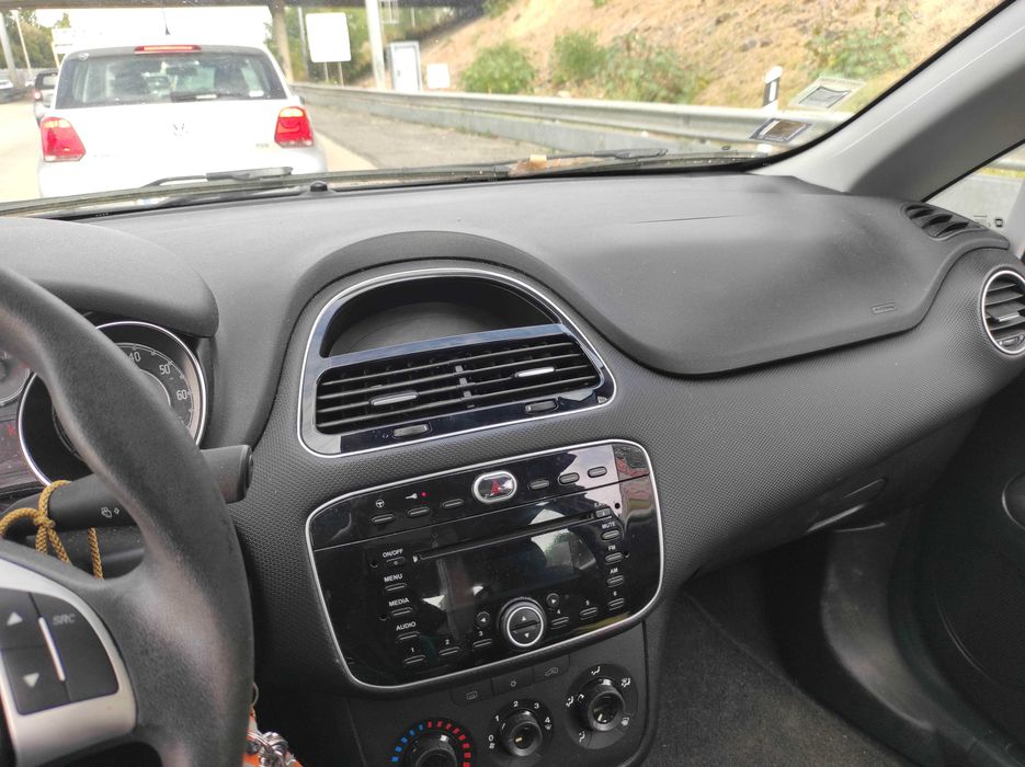 Punto, AC, airbag, 2014, 78.000km, jantes espec. Vá mecânico