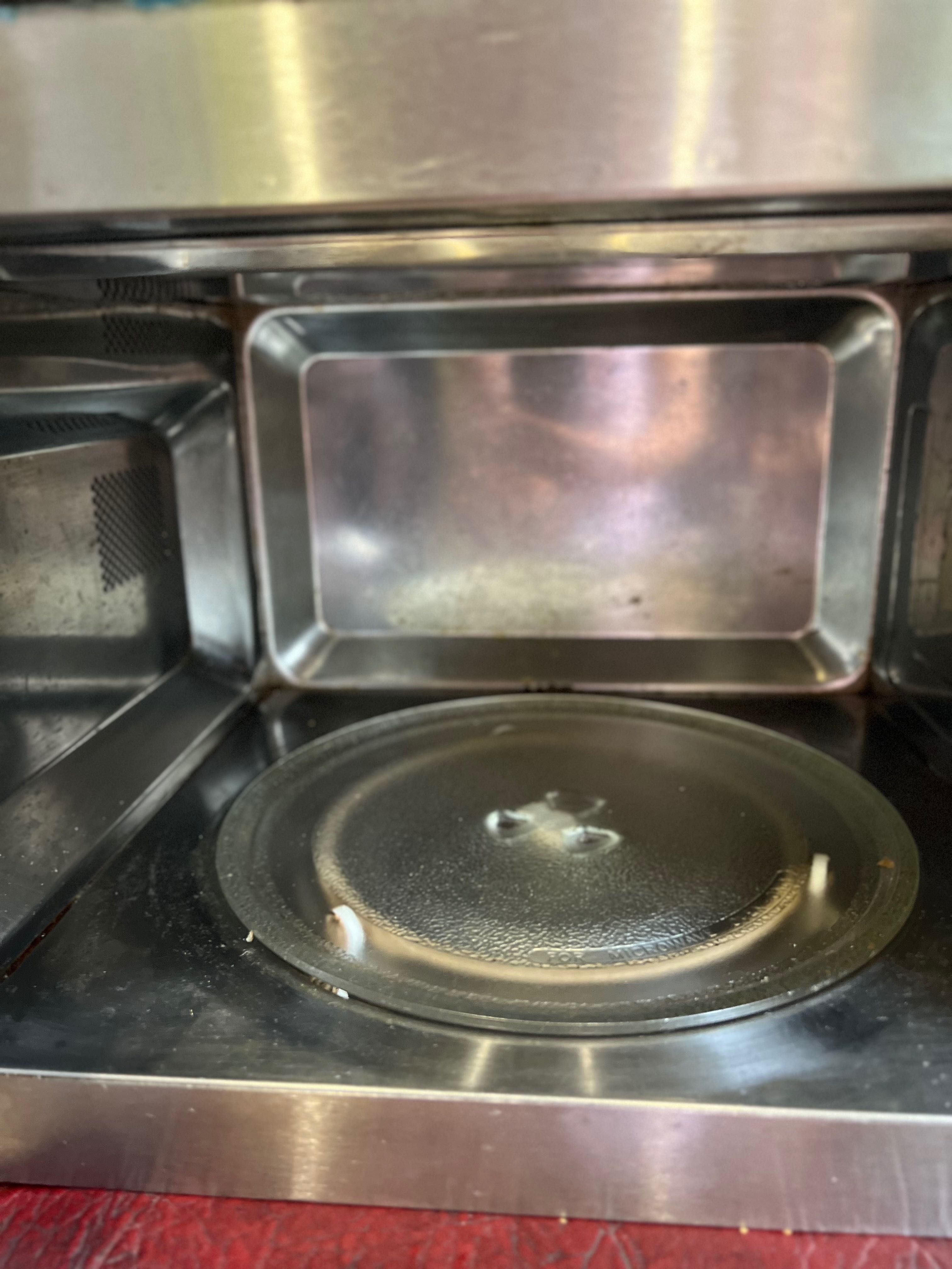 Мікрохвильова піч Gorenje з грилем