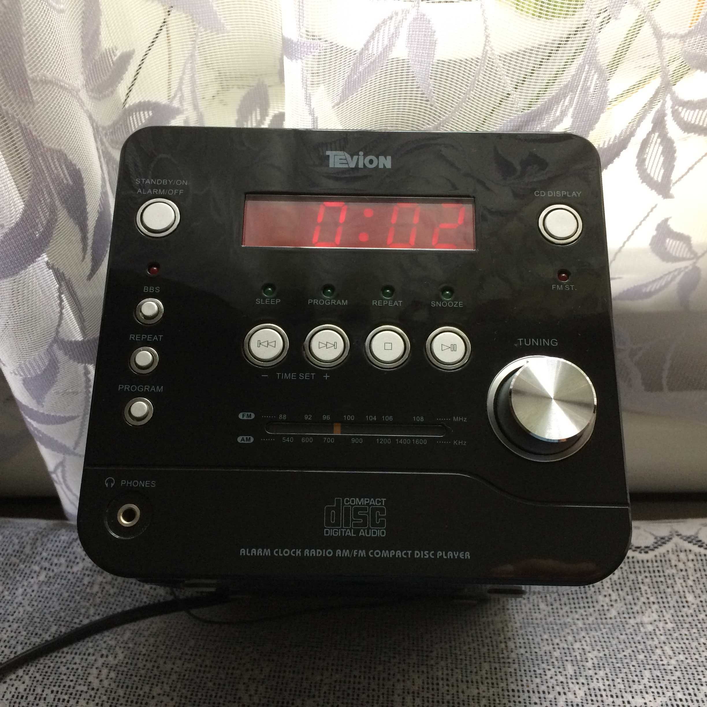 акустическая система Tevion CDR 2006 с функцией радиобудильника. Радио