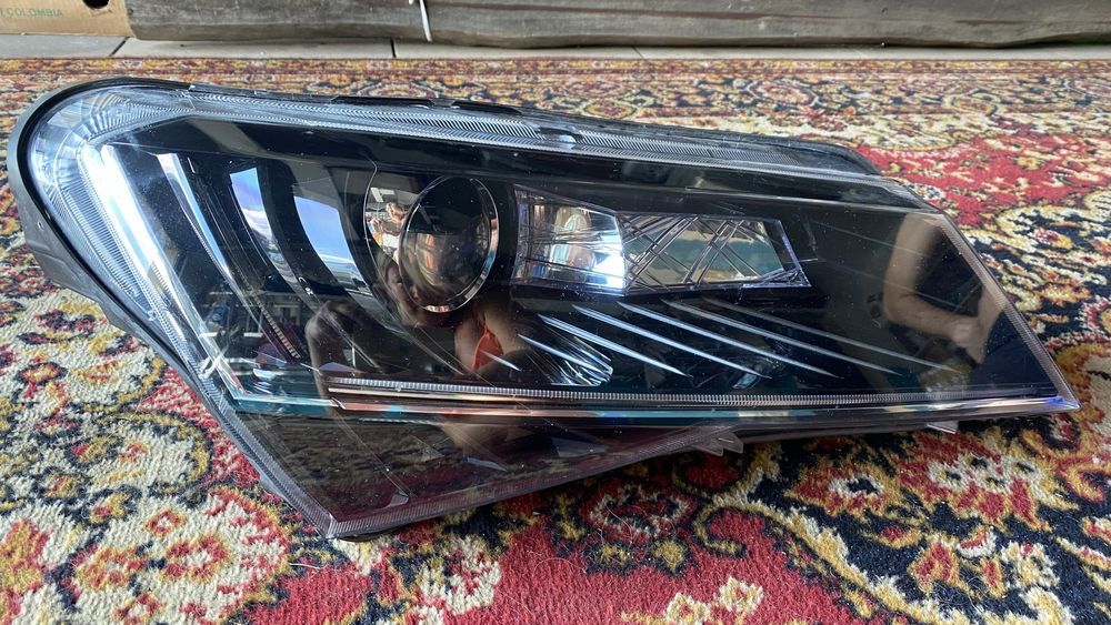 Skoda Superb 3 Lampa przód prawa biksenon , smart light assistant