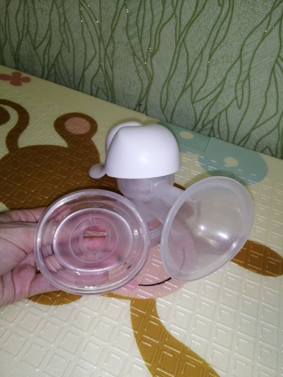 Молоковідсмоктувач ручний Canpol babies та електричний Breast Pump.