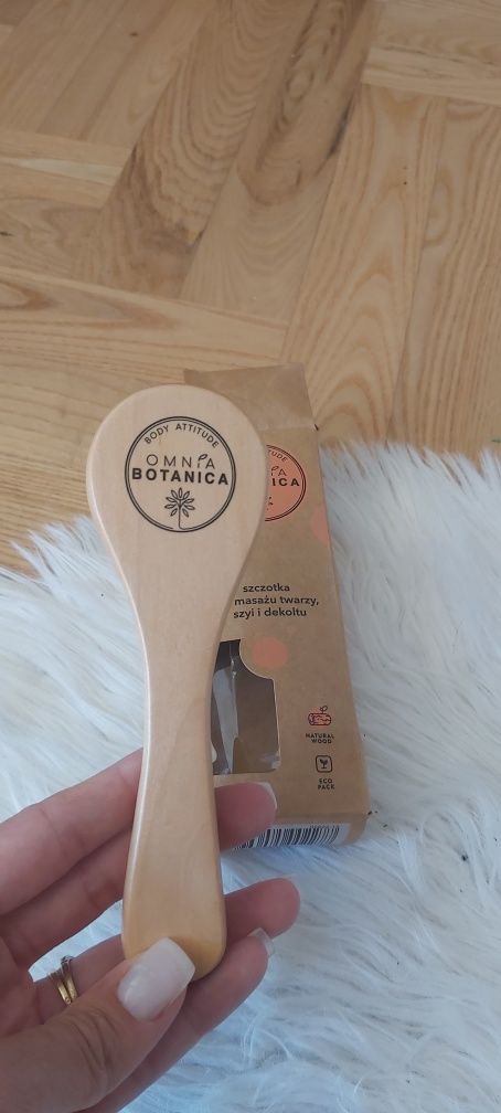 Szczotka do masazu twarzy omnia botanica masażer drewniana