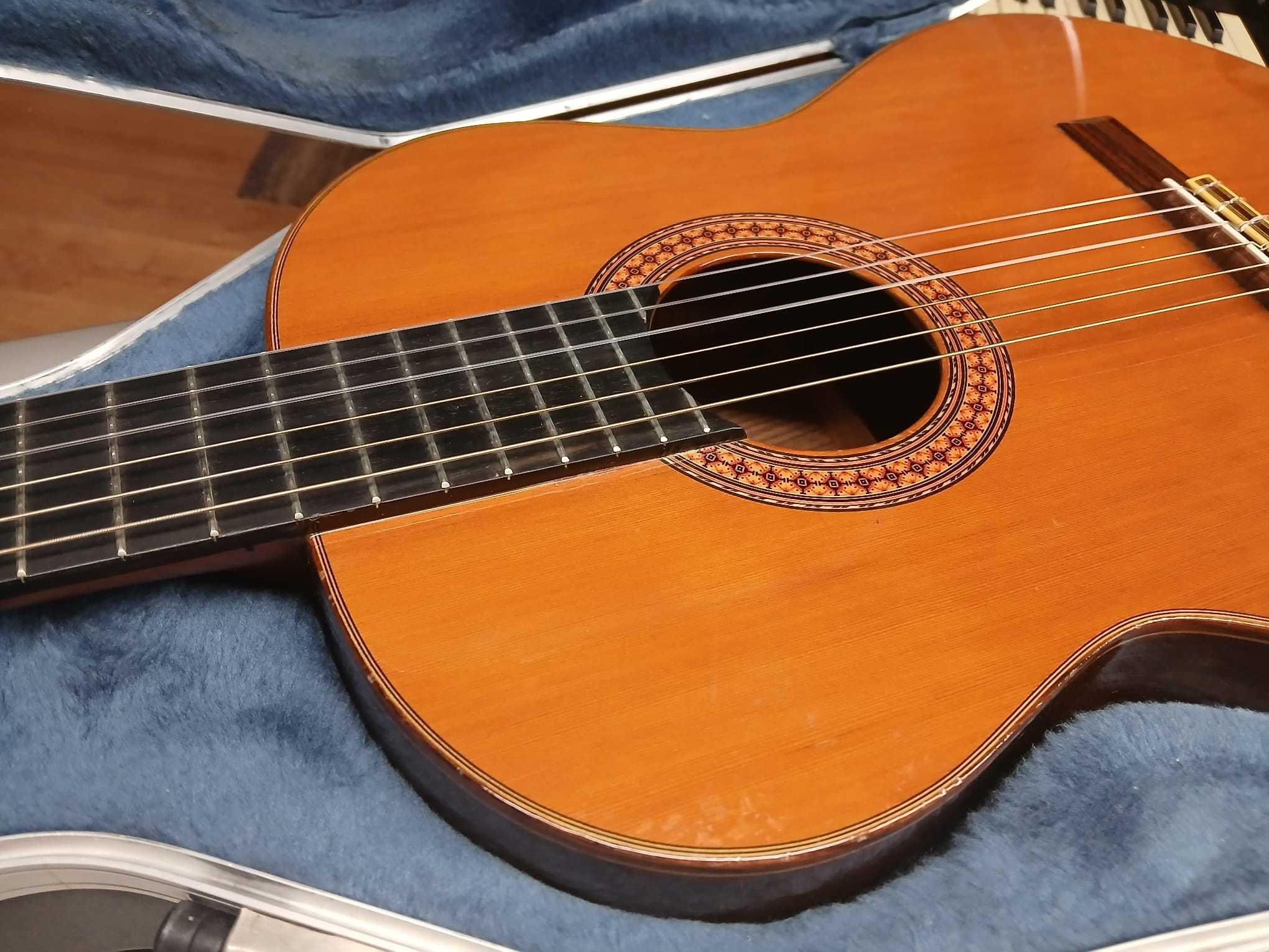 Guitarra Clássica Alhambra 6P com o Estojo