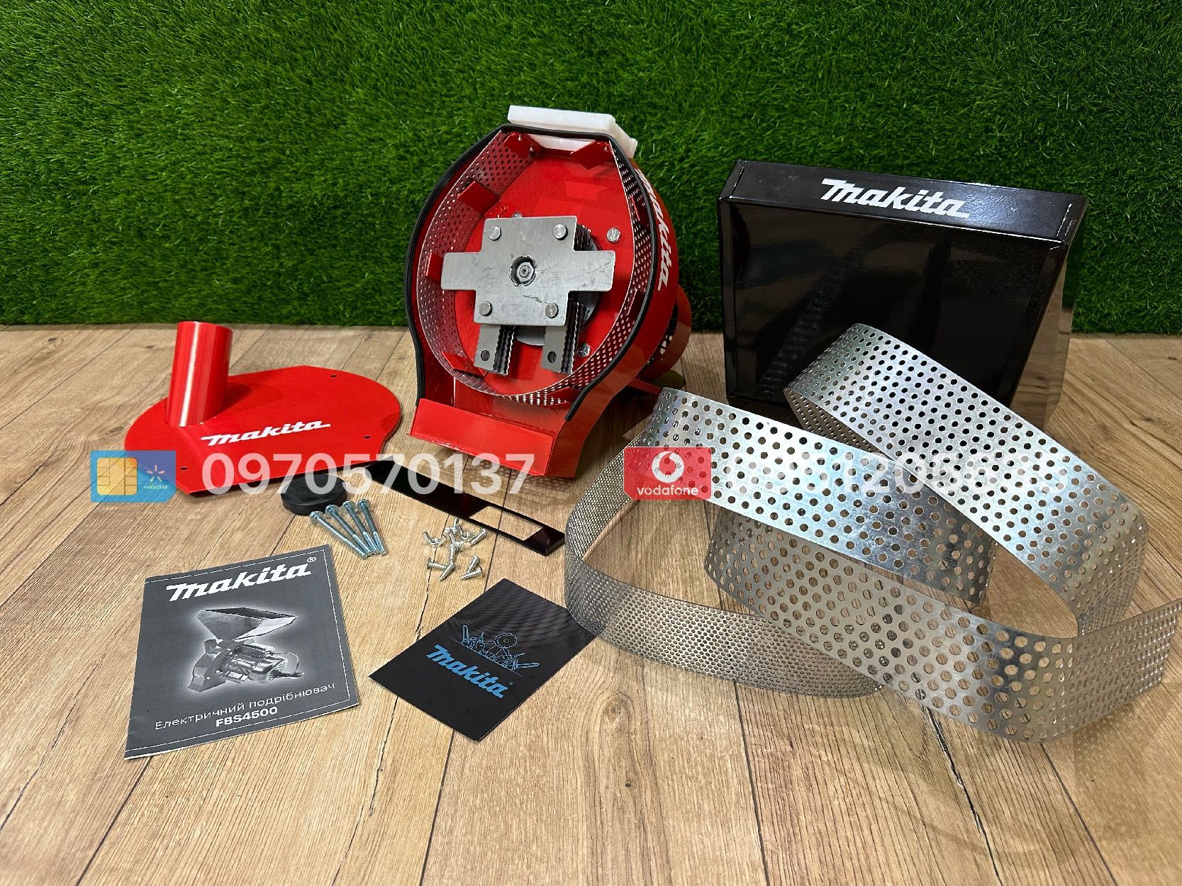 Електрична Зернодробілка Makita FBS4500 бункер 12л 300 кг/година млин