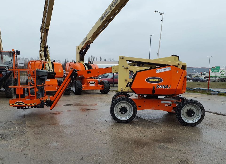 JLG 340AJ  Podnośnik przegubowy spalinowy JLG 340AJ