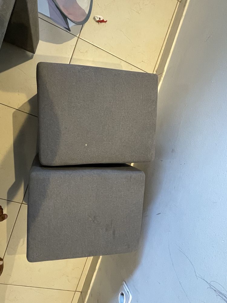 Sofa usado em muito bom estado com 2 pufs