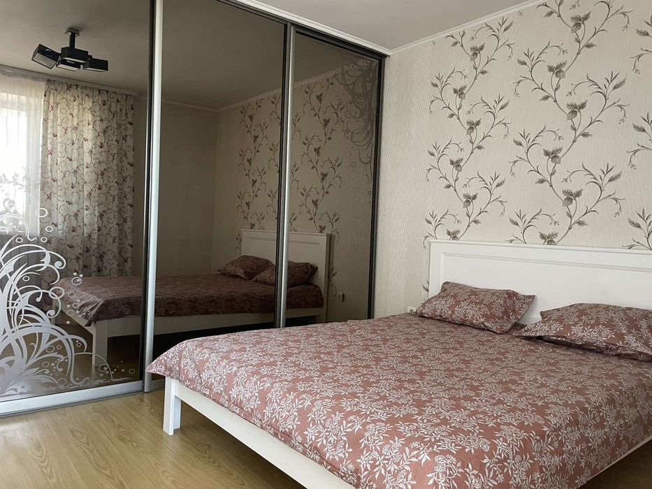 Подобово,погодинно 1кім.квартира р- н Порт-сіті.Вільна на Новий Рік!