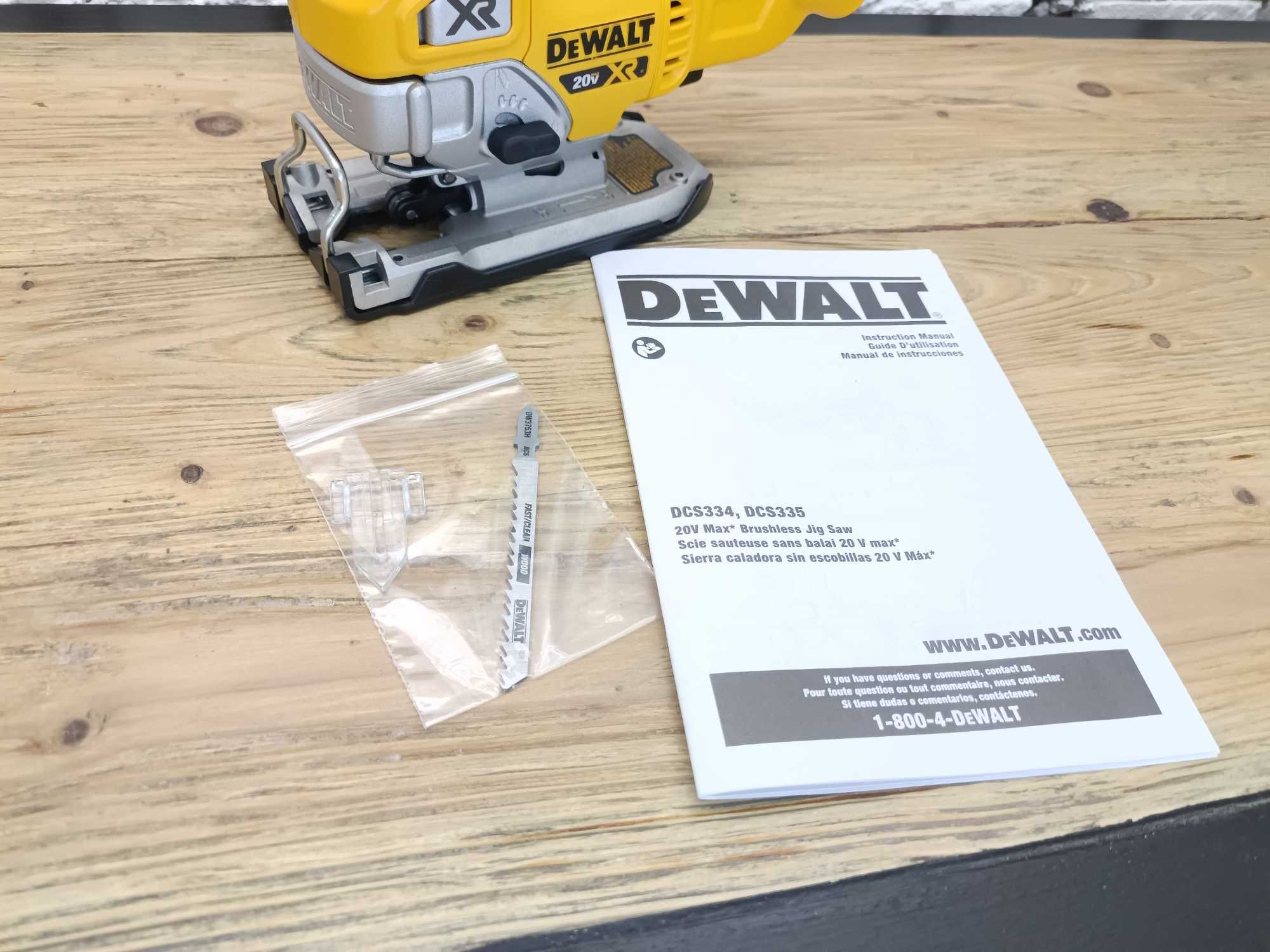 Акумуляторний лобзік  DeWalt DCS334 20V Max з США Оригінал