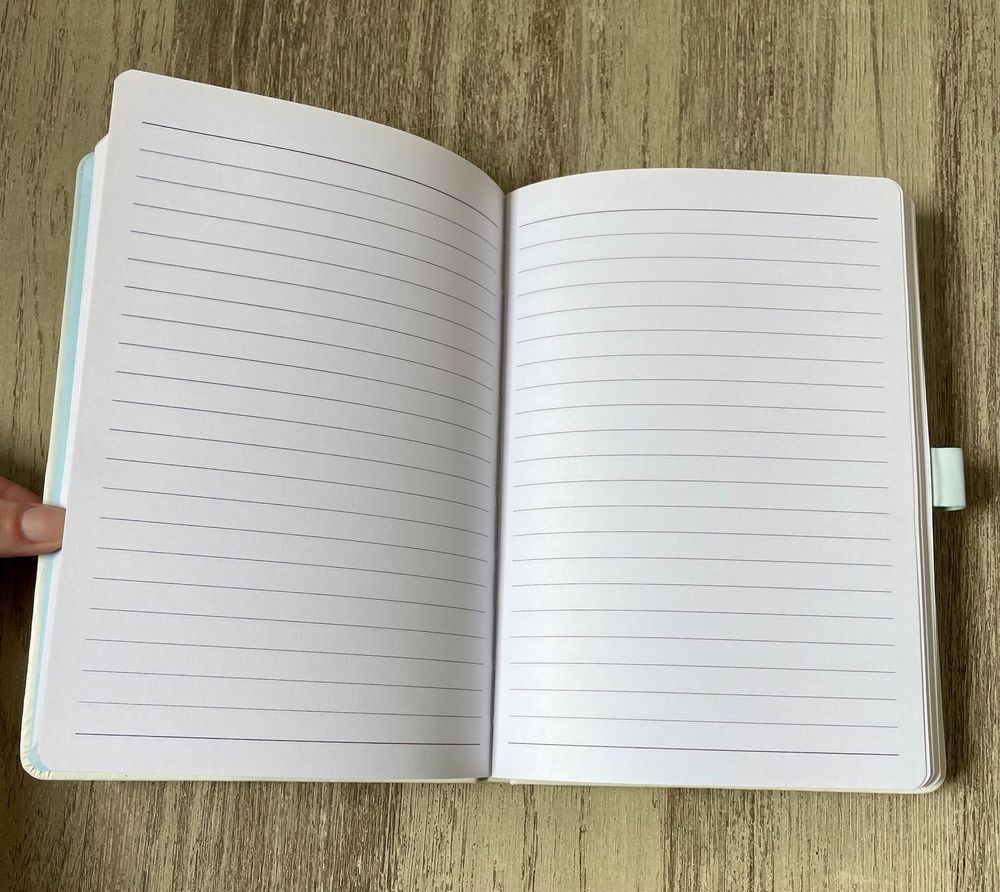 Caderno ou diário azul e dourado do signo caranguejo