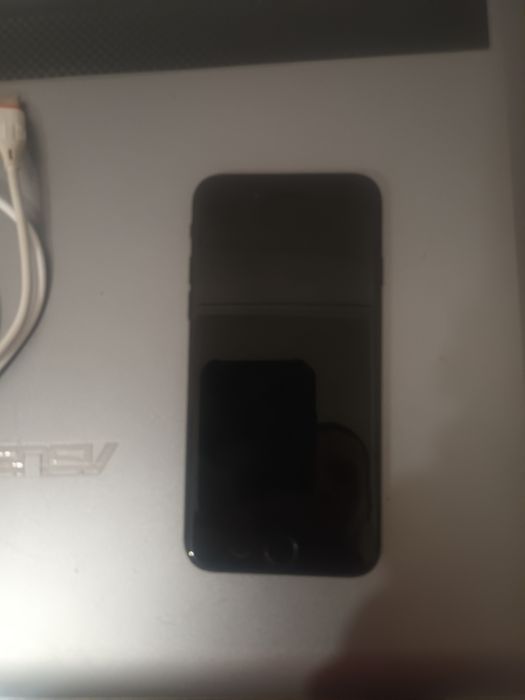 Продам IPhone SE