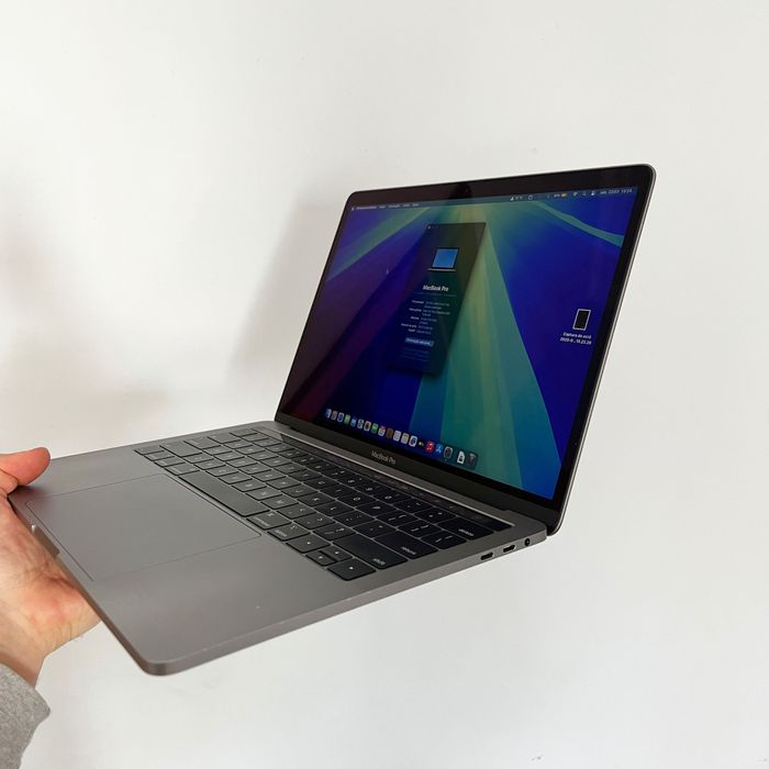 MacBook Pro 13 2019 CORE I7-8569U 2.80 GHZ 16GB RAM 256GB