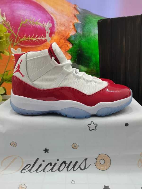 NikeAir Jordan11RetroCherry R.39