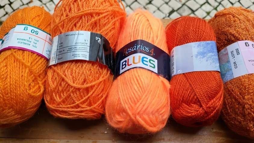 Lãs acrílicas novelos de 50 gr várias marcas