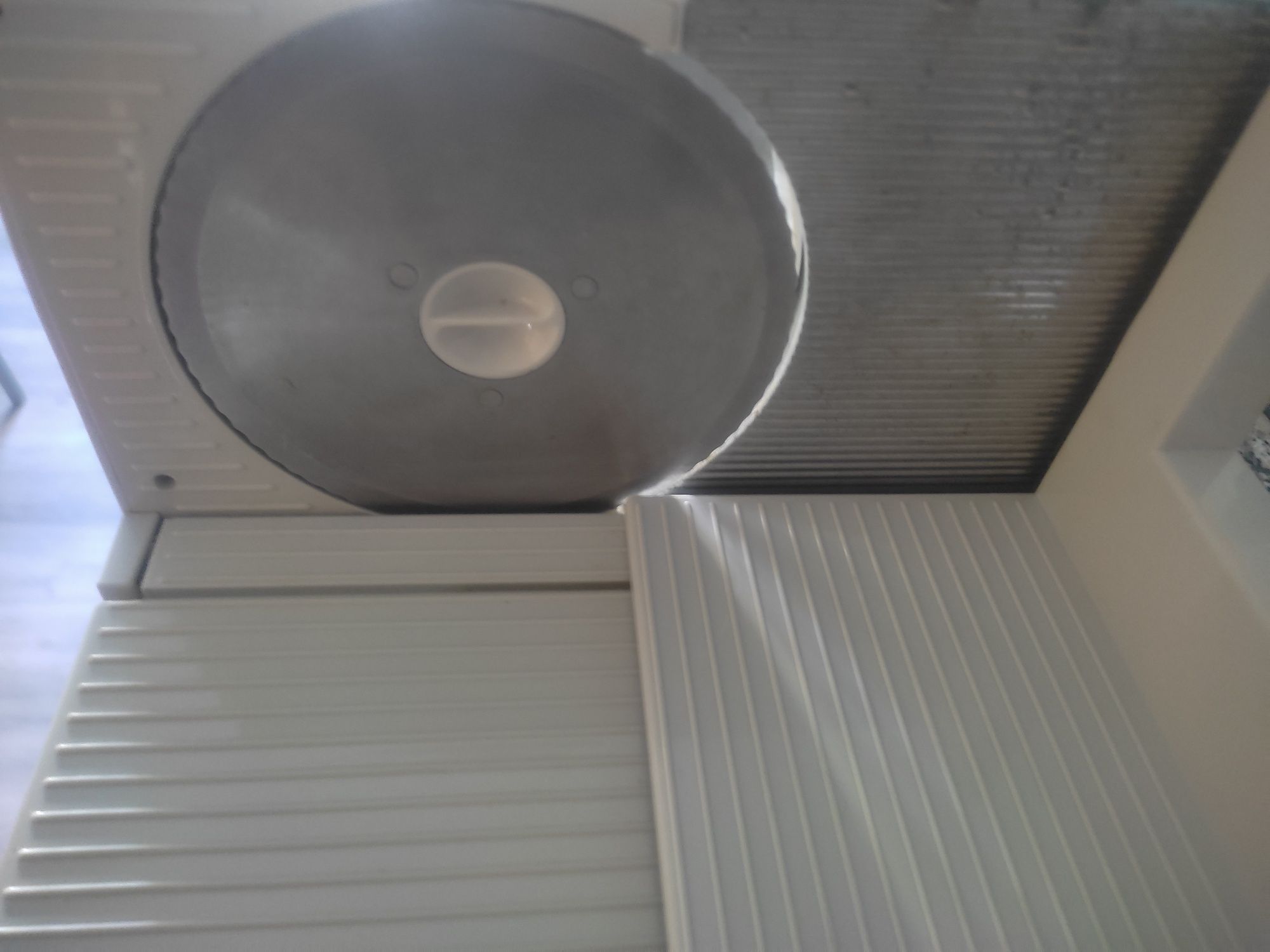 Máquina de cortar queijo e fiambre