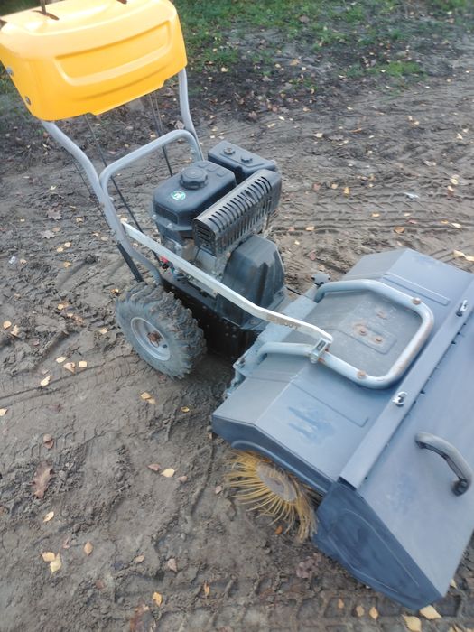 Zamiatarka spalinowa