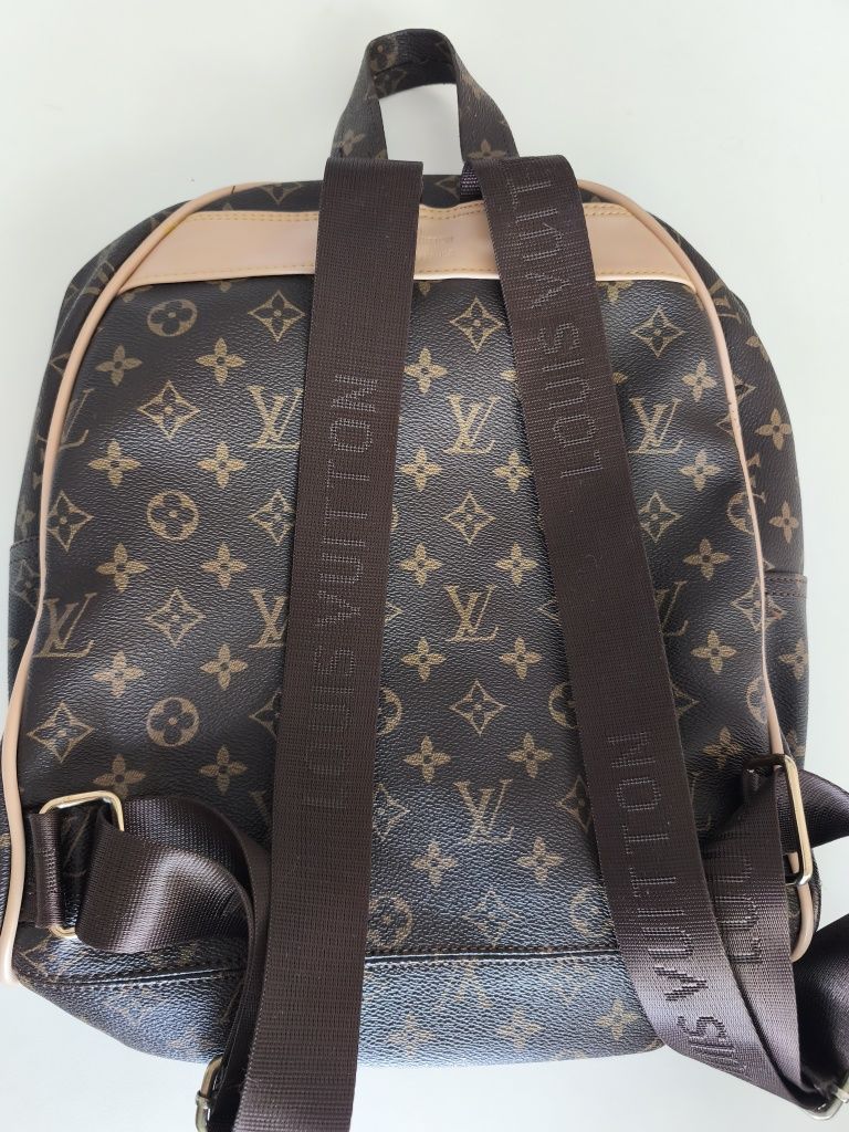 Mochila de mulher. Nova