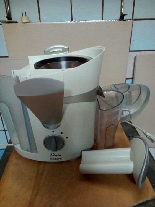 Продам электрическую соковыжималку, использовалась два раза.