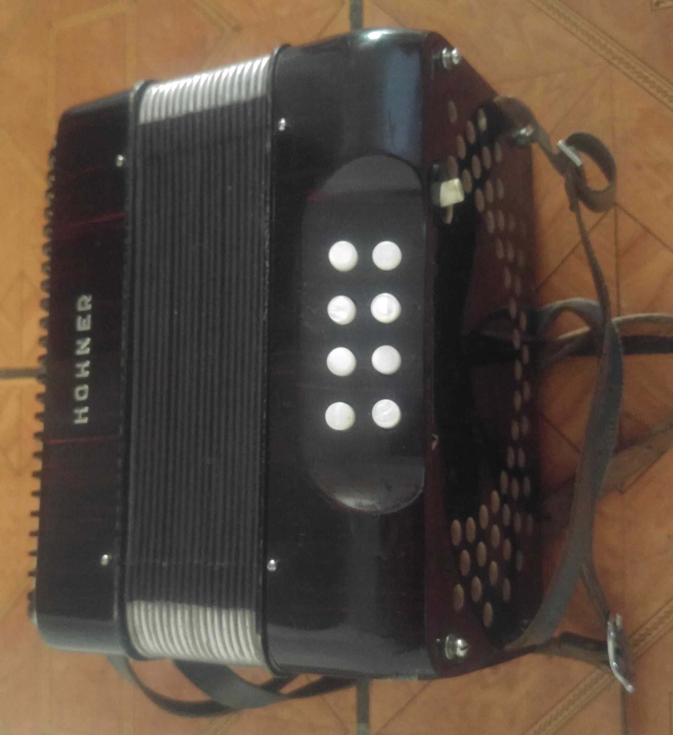 HOHNER HELIGONKA produkcji niemieckiej.