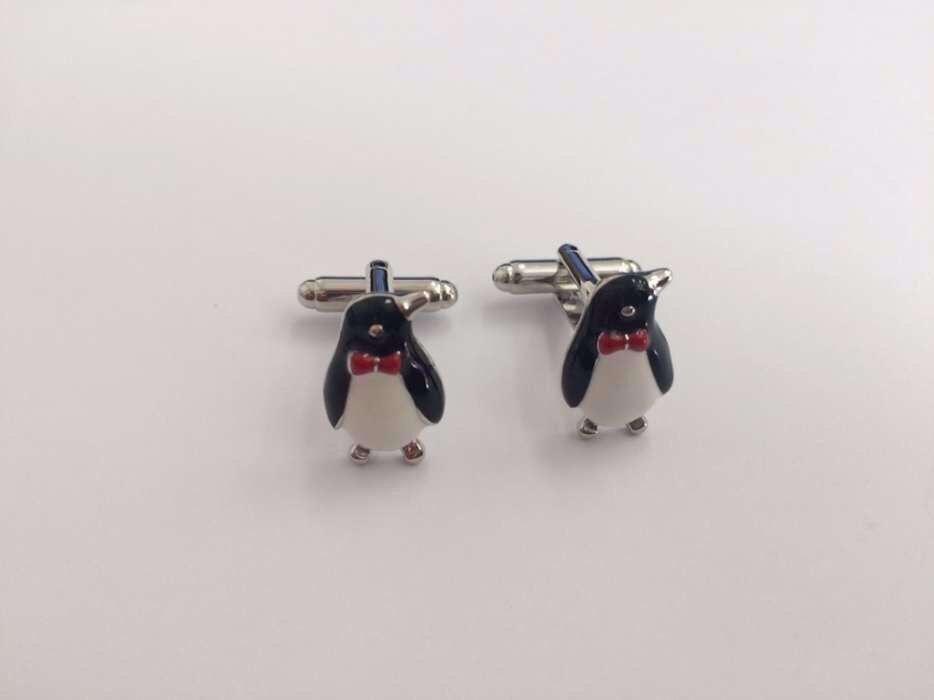 Botões de punho pinguim | pinguins com laço vermelho | bico amarelo