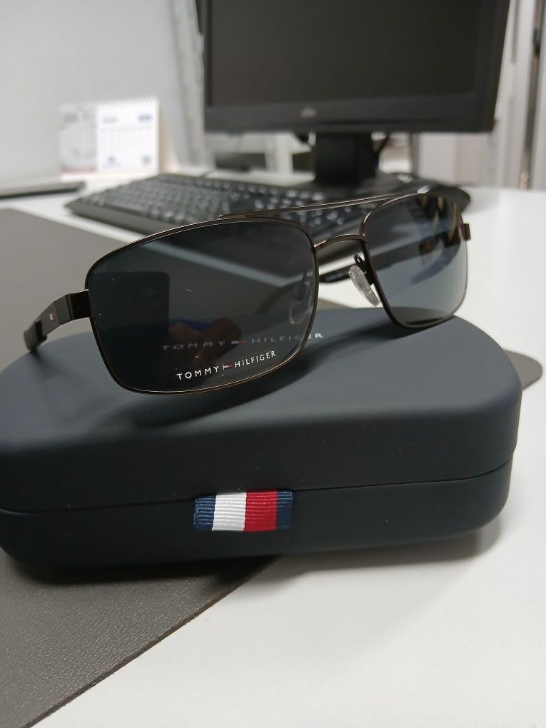 Óculos de sol homem. Tommy hilfiger.