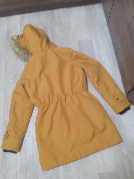 Продам парку женскую