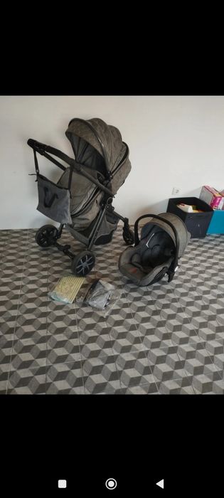 Carro de bebe com ovo e acessórios