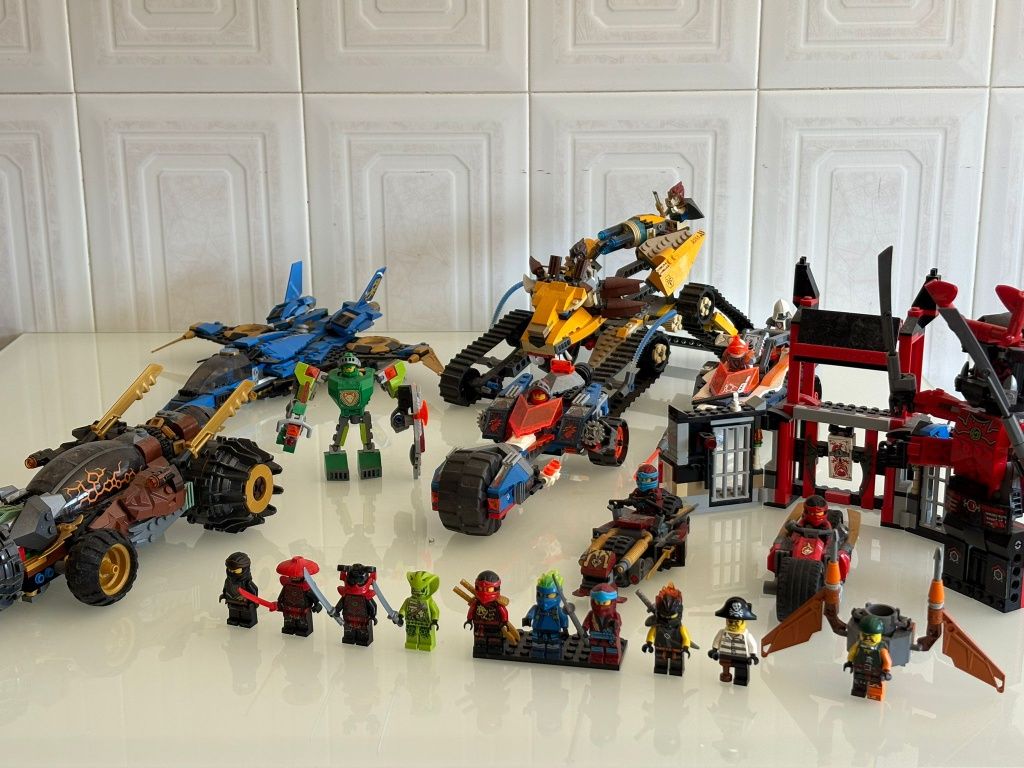 Lego ninjago e outros.