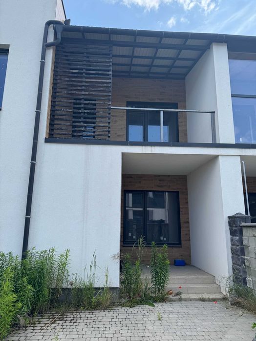 Продам котедж з міськими комунікаціями. Р-н Щасливе