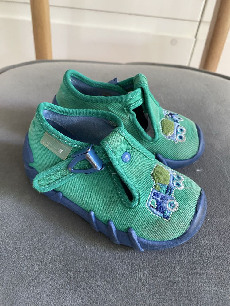 Befado kapcie papcie paputki 19 buty domowe zapinane