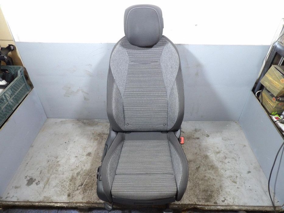 SKODA SUPERB IV 4 FOTEL PASAŻERA MASAŻ GRZANY