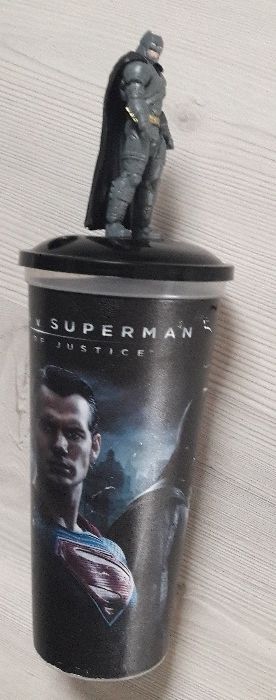 Pięknie wykonany kubek z superman Batmanem