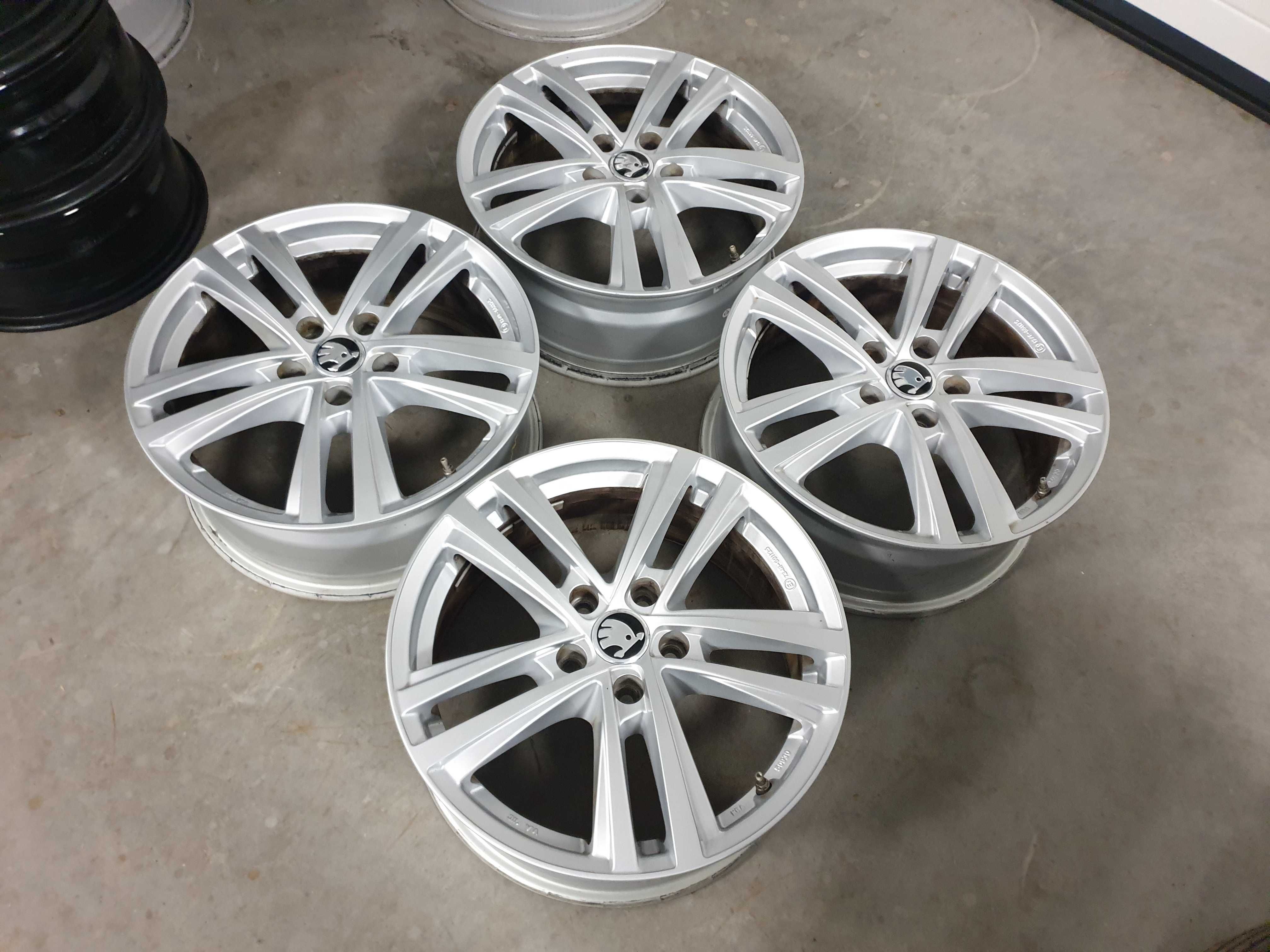 Alufelgi 17" Skoda Octavia II FL III IV VRS SuperB Karoq Scout 5x112