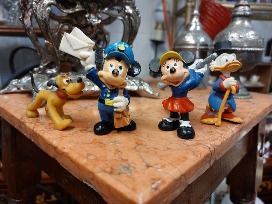 Conjunto de 4 bonecos Disney, da marca Bullyland 

A "Bully