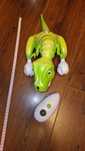 Dinossauro robô com comando RC